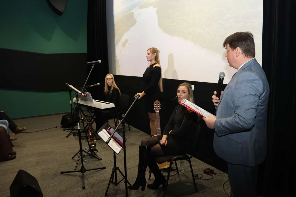 Koncert zespołu „Cztery Strony Dźwięku” w Limanowskim Domu Kultury  - zdjęcie 4