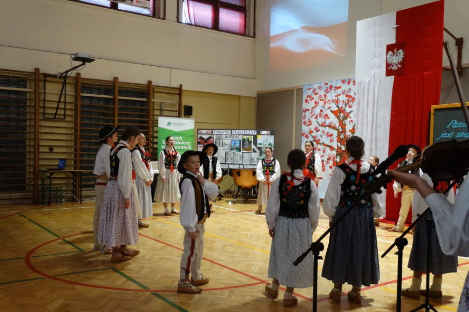 Finał projektu, który rozgrzał zimowy poranek w ZSP Nr 4 – „Święto Wolności i Wspólnoty” - zdjęcie 7
