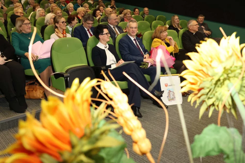 Limanowski Uniwersytet Trzeciego Wieku świętował 15-lecie - zdjęcie 12