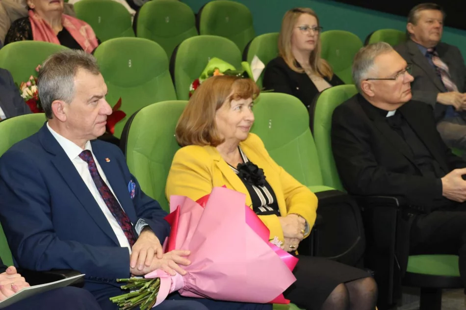 Limanowski Uniwersytet Trzeciego Wieku świętował 15-lecie - zdjęcie 14