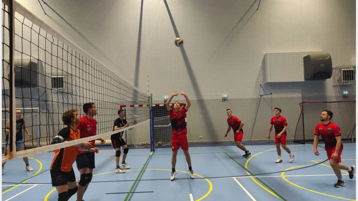 Kolejny siatkarski poniedziałek. Pozostała już tylko jedna niepokonana drużyna/Fot. Powiatowa Liga Siatkówki Limanowa (Facebook)