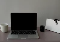 Jak wybrać nowoczesny i lekki laptop do codziennych obowiązków? Przegląd praktycznych rozwiązań - zdjęcie główne