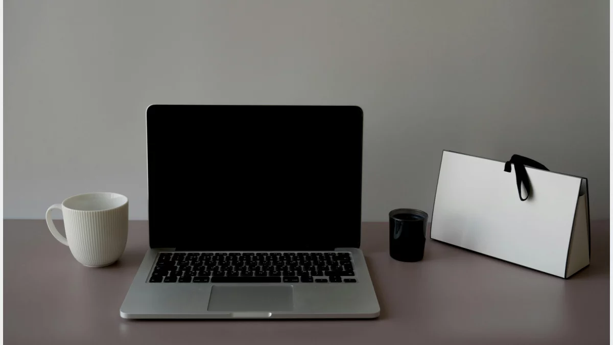 Jak wybrać nowoczesny i lekki laptop do codziennych obowiązków? Przegląd praktycznych rozwiązań