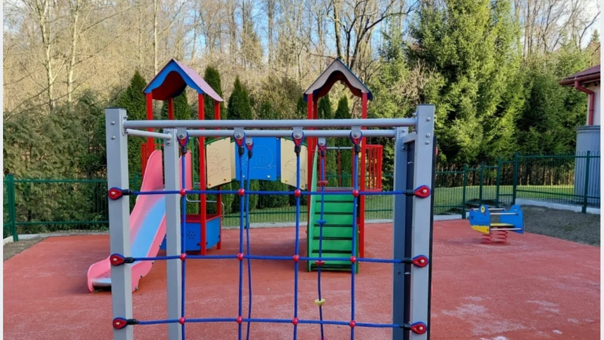 Plac zabaw w Olszówce po modernizacji/fot.: UG Mszana Dolna