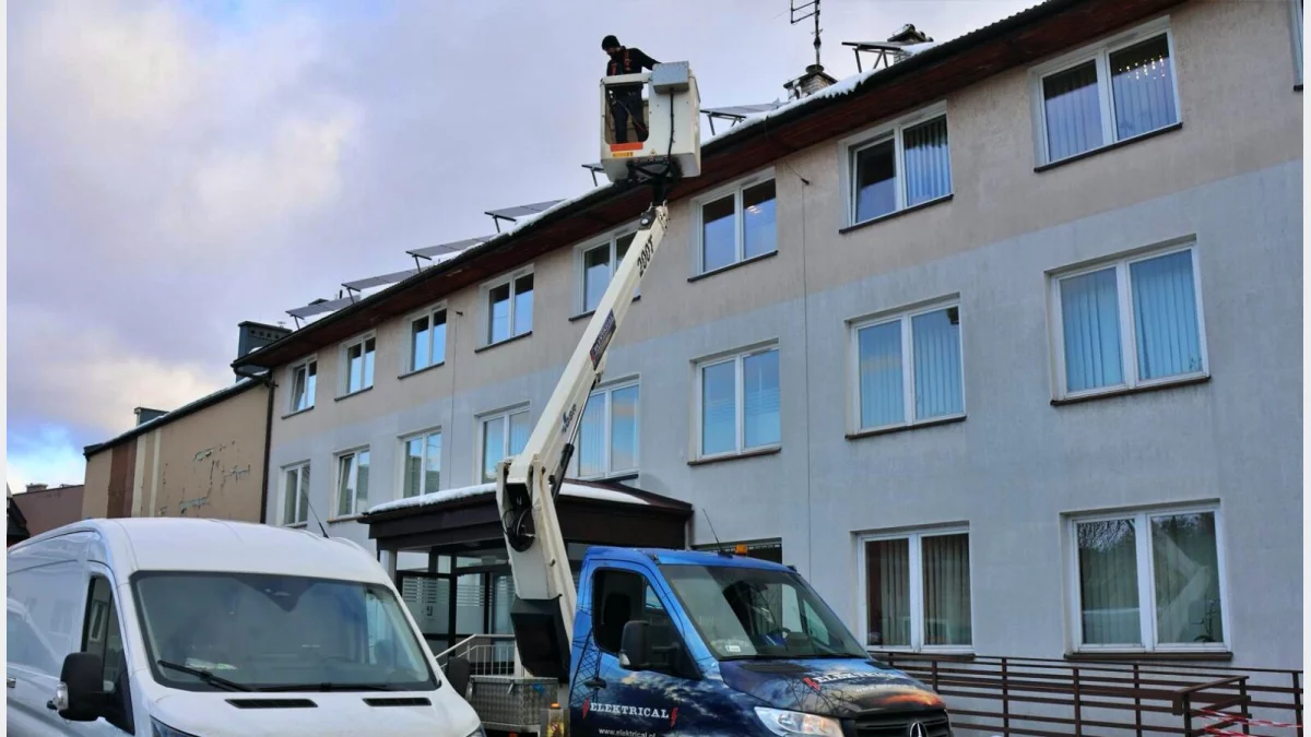 Montaż nowego systemu ostrzegania i alarmowania/fot.: UM Limanowa