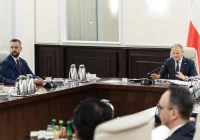 Dwa lata rządu. Koalicja zwarta, choć z rysami; opozycja wytyka błędy - zdjęcie główne