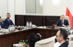 Dwa lata rządu. Koalicja zwarta, choć z rysami; opozycja wytyka błędy - zdjęcie główne