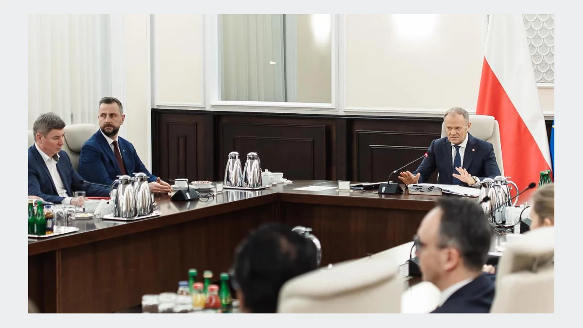 Dwa lata rządu. Koalicja zwarta, choć z rysami; opozycja wytyka błędy