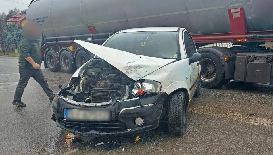 Zderzenie osobówki z cysterną na DK28 - zdjęcie 1