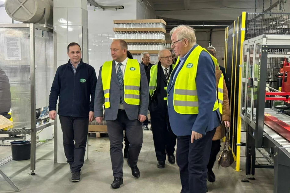 Wojewoda Małopolski Jan Krzysztof Klęczar w Limanowej. Rozmowy o rozwoju lokalnej przedsiębiorczości w firmie Gold Drop - zdjęcie 2