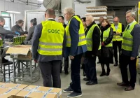 Wojewoda Małopolski Jan Krzysztof Klęczar w Limanowej. Rozmowy o rozwoju lokalnej przedsiębiorczości w firmie Gold Drop - zdjęcie główne