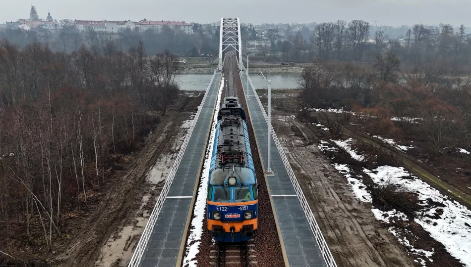 Lokomotywy testują nowy most kolejowy - zdjęcie 1
