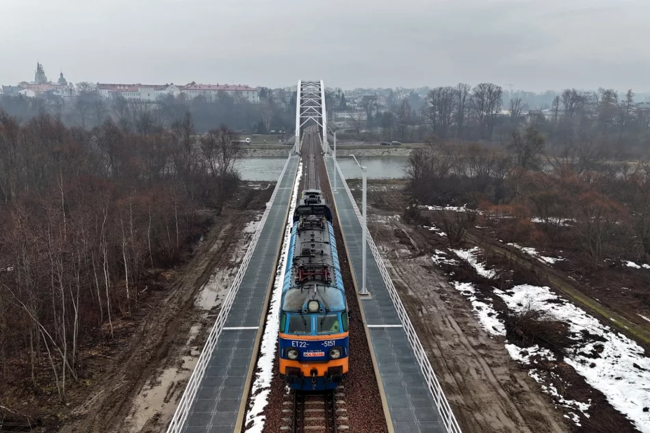 Lokomotywy testują nowy most kolejowy - zdjęcie 3