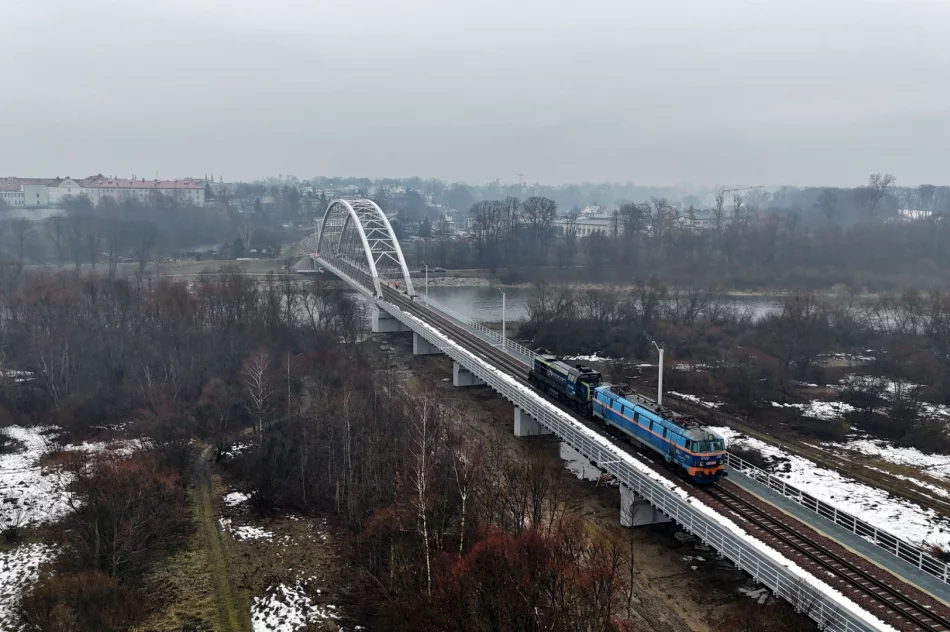 Lokomotywy testują nowy most kolejowy - zdjęcie 4