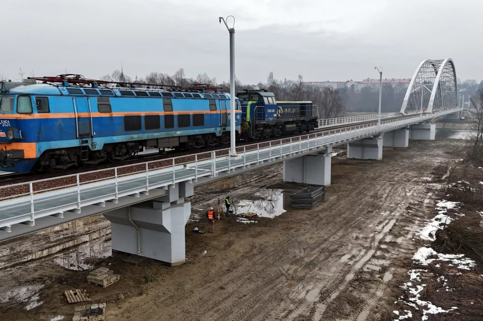 Lokomotywy testują nowy most kolejowy - zdjęcie 5