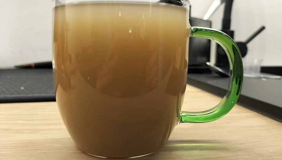Woda w kolorze kawy - zdjęcie 1