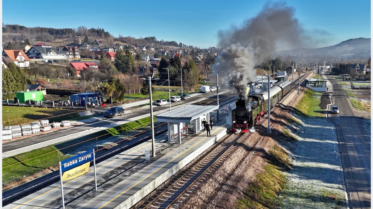 Zmodernizowana stacja Rabka Zaryte - inauguracyjny przejazd parowozu/fot.: PKP PLK S.A.