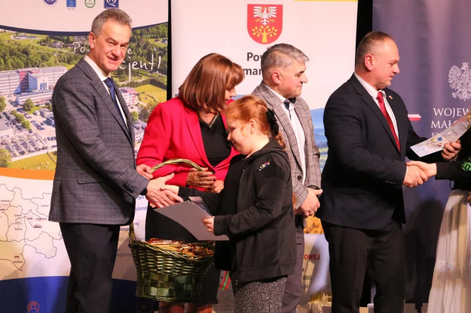 Promocja książki „Limanowskie ma lica Pani Mogielica” w Limanowskim Domu Kultury - zdjęcie 12