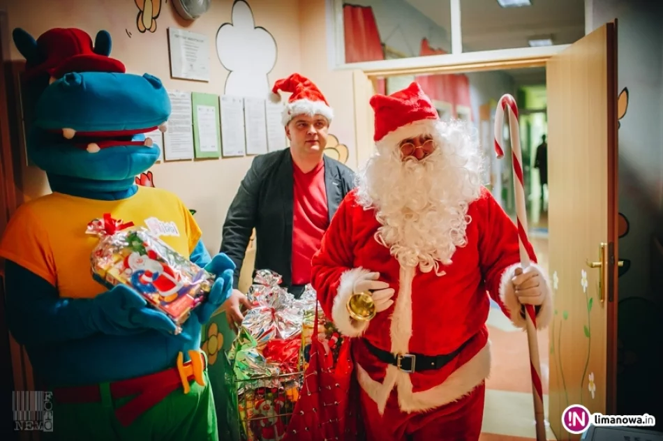 Święty Mikołaj u małych pacjentów w limanowskim szpitalu (2017) - zdjęcie 11