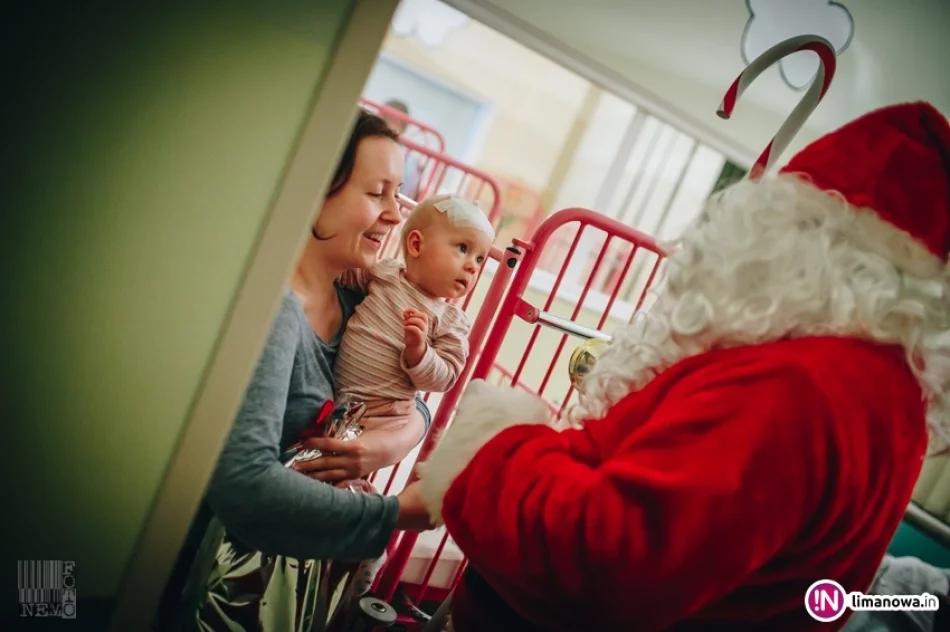 Święty Mikołaj u małych pacjentów w limanowskim szpitalu (2017) - zdjęcie 19