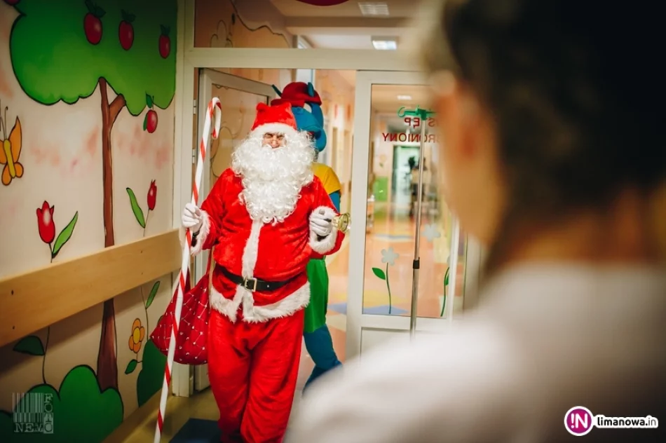 Święty Mikołaj u małych pacjentów w limanowskim szpitalu (2017) - zdjęcie 20