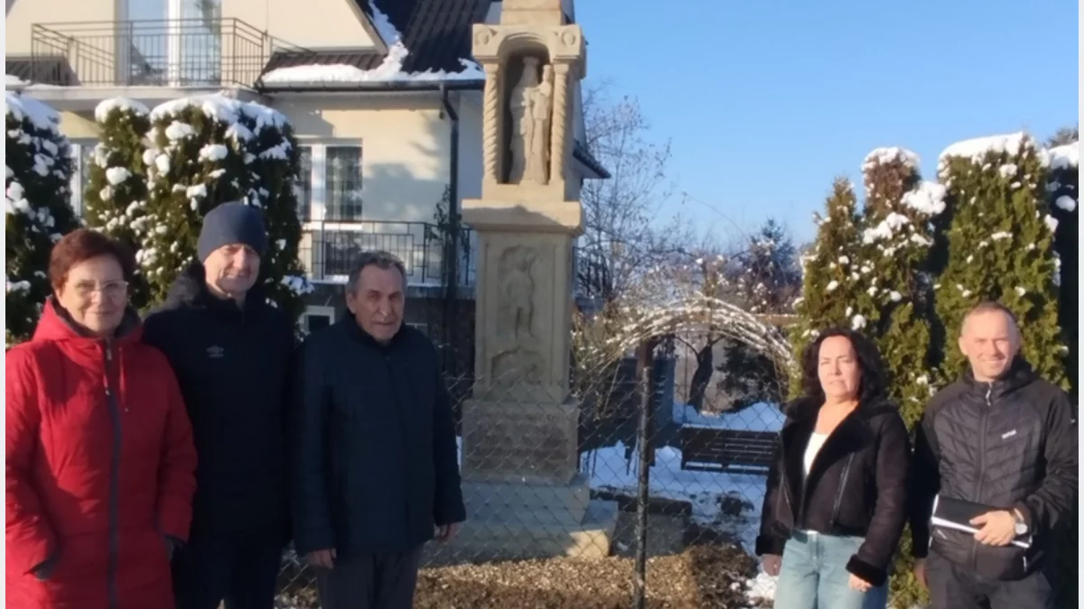 Odnowiona zabytkowa kapliczka w Rupniowie
