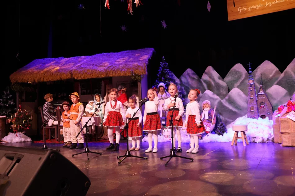 XIII Międzyprzedszkolny Konkurs Kolęd i Pastorałek „Gore Gwiazda Jezusowi w przedszkolach dziś” - zdjęcie 9