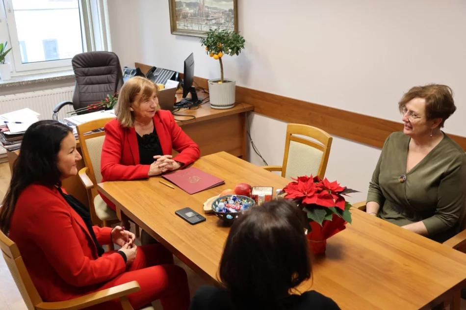Limanowa świętuje kulturę! Burmistrz Jolanta Juszkiewicz wręczyła w zakresie kultury i promocji  Miasta Limanowa - zdjęcie 3