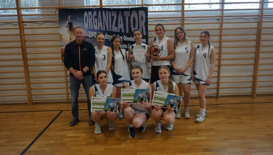Dziewczyny z Ekonoma najlepsze w powiecie w koszyarskiej rywalizacji - zdjęcie 1