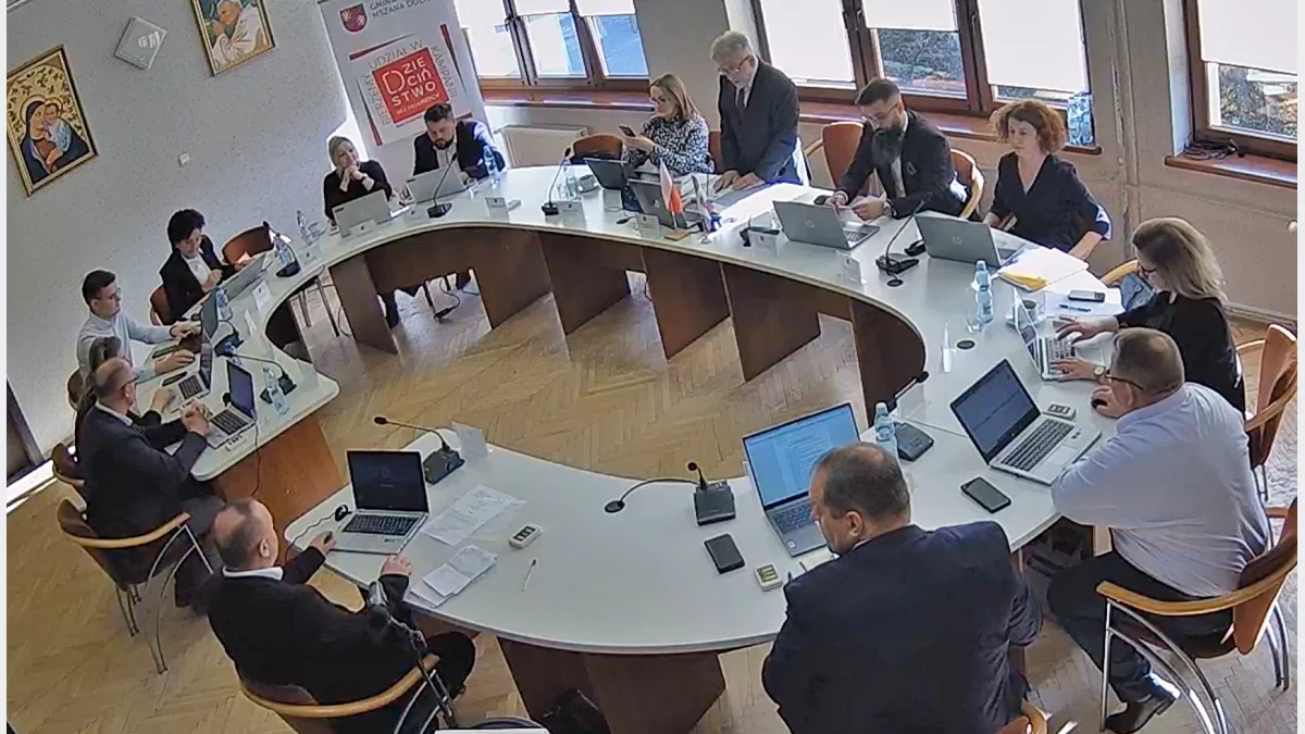 Spór o zwolnienia w urzędzie gminy