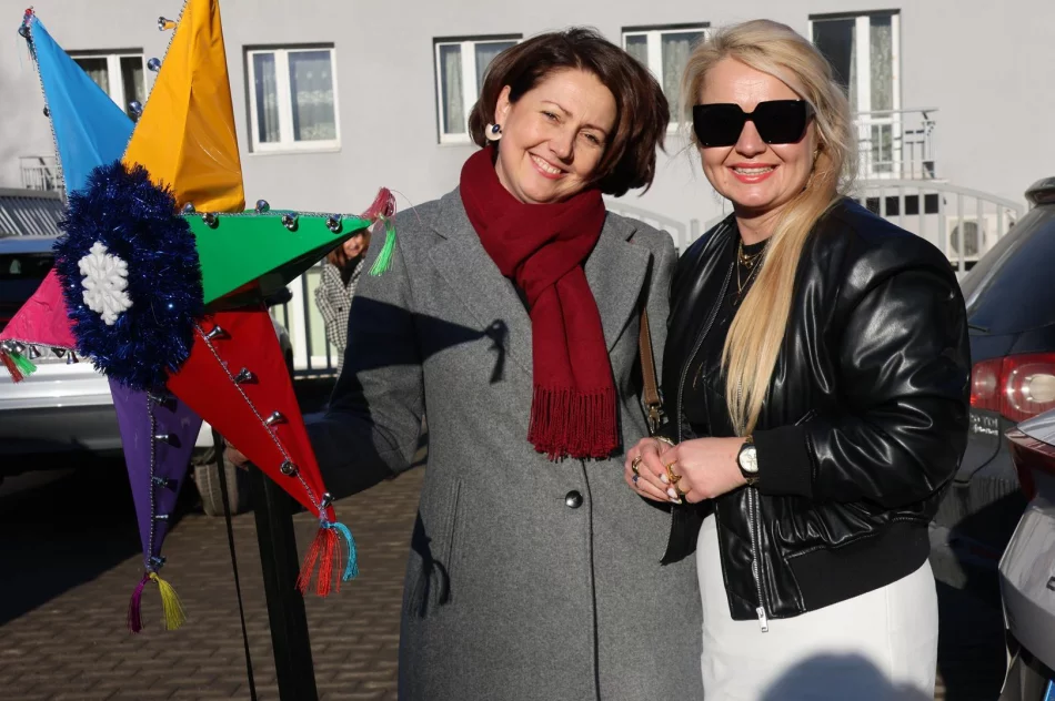 Dziecięca radość w Urzędzie Miasta Limanowa! Świąteczna wizyta przedszkolaków u Pani Burmistrz! - zdjęcie 3
