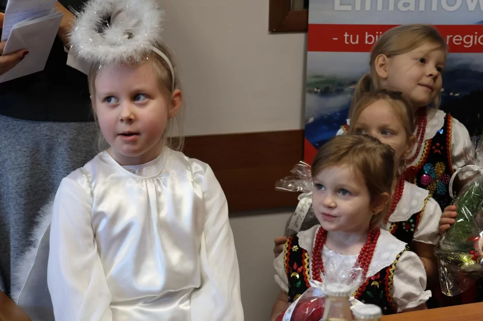Dziecięca radość w Urzędzie Miasta Limanowa! Świąteczna wizyta przedszkolaków u Pani Burmistrz! - zdjęcie 14