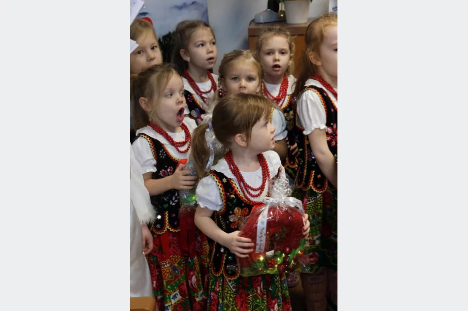 Dziecięca radość w Urzędzie Miasta Limanowa! Świąteczna wizyta przedszkolaków u Pani Burmistrz! - zdjęcie 17