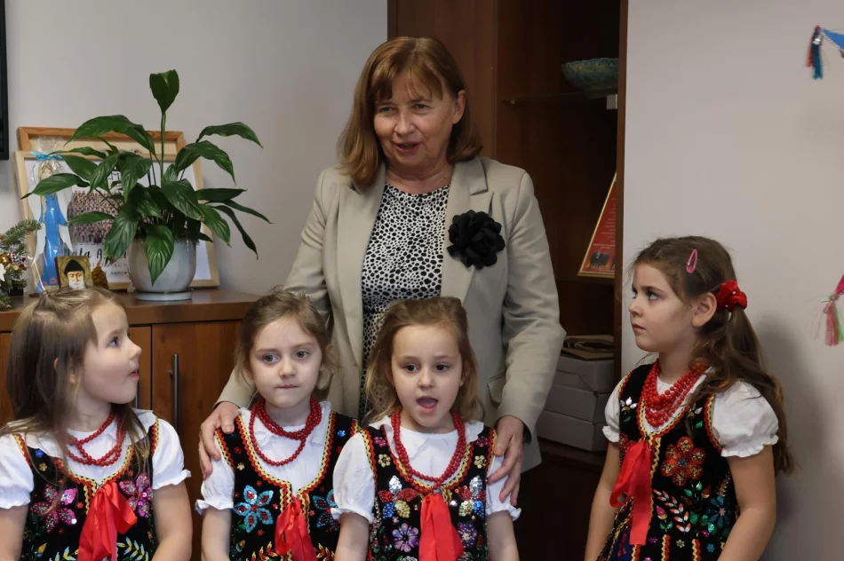 Dziecięca radość w Urzędzie Miasta Limanowa! Świąteczna wizyta przedszkolaków u Pani Burmistrz! - zdjęcie 20