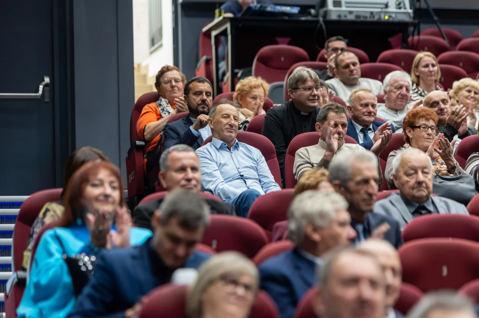 „Aby mierzyć drogę przyszłą, trzeba wiedzieć skąd się wyszło…” – podsumowanie projektu zrealizowanego przez Stowarzyszenie Dla Męciny - zdjęcie 7