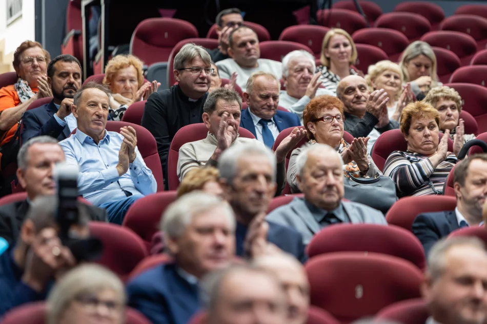 „Aby mierzyć drogę przyszłą, trzeba wiedzieć skąd się wyszło…” – podsumowanie projektu zrealizowanego przez Stowarzyszenie Dla Męciny - zdjęcie 10