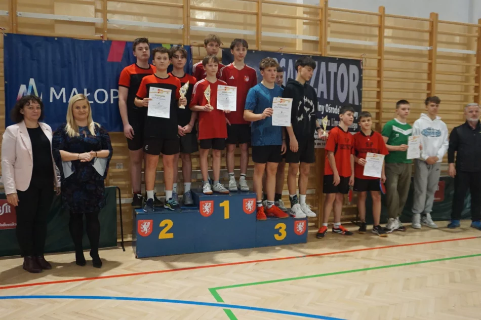 Sportowe osiągnięcia szkół w rejonie - zdjęcie 2