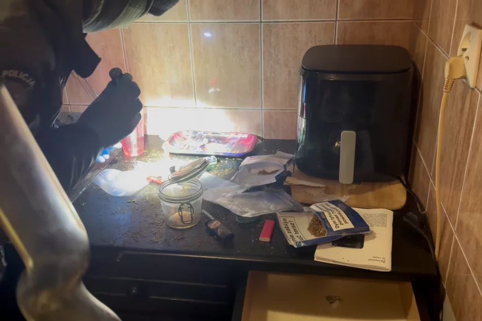 Duża akcja antynarkotykowa. Zatrzymania także na Limanowszczyźnie (ZDJĘCIA, WIDEO) - zdjęcie 14