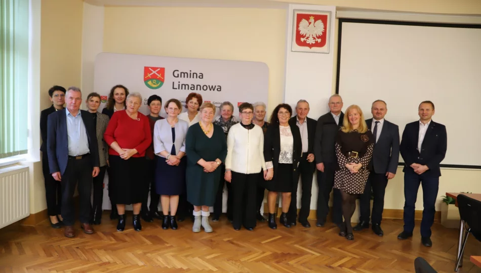 Świąteczne spotkanie z emerytowanymi pracownikami urzędu - zdjęcie 1
