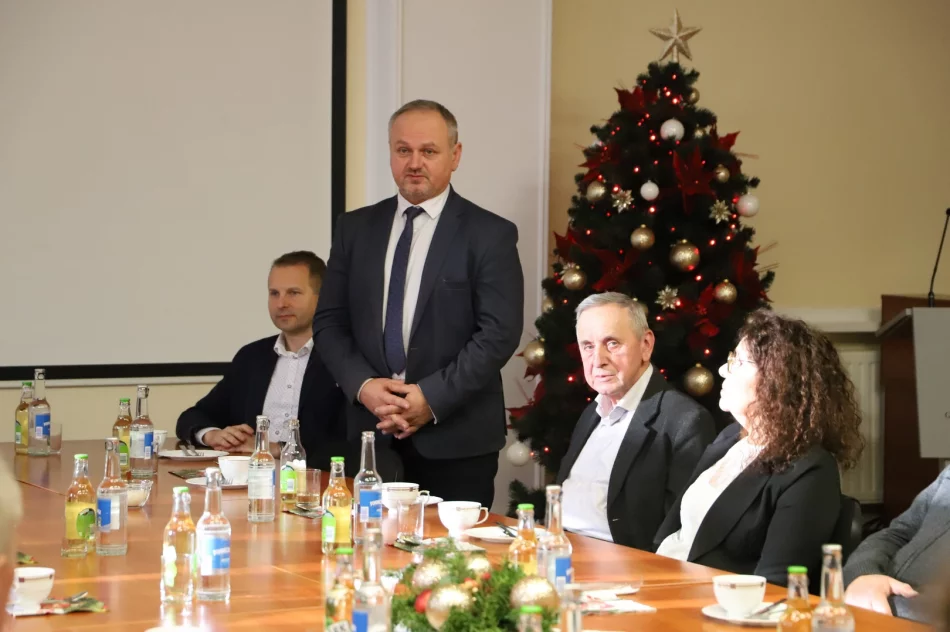 Świąteczne spotkanie z emerytowanymi pracownikami urzędu - zdjęcie 4