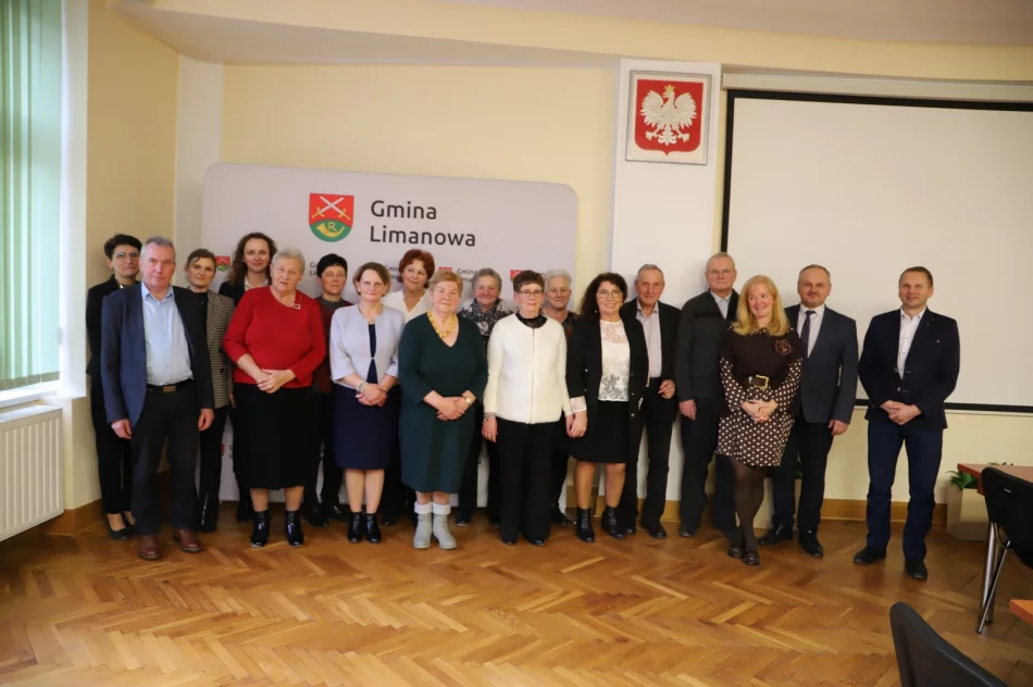Świąteczne spotkanie z emerytowanymi pracownikami urzędu - zdjęcie 2