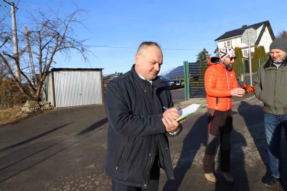 Nowe pobocza z płyt ażurowych w Lipowem - zdjęcie 4
