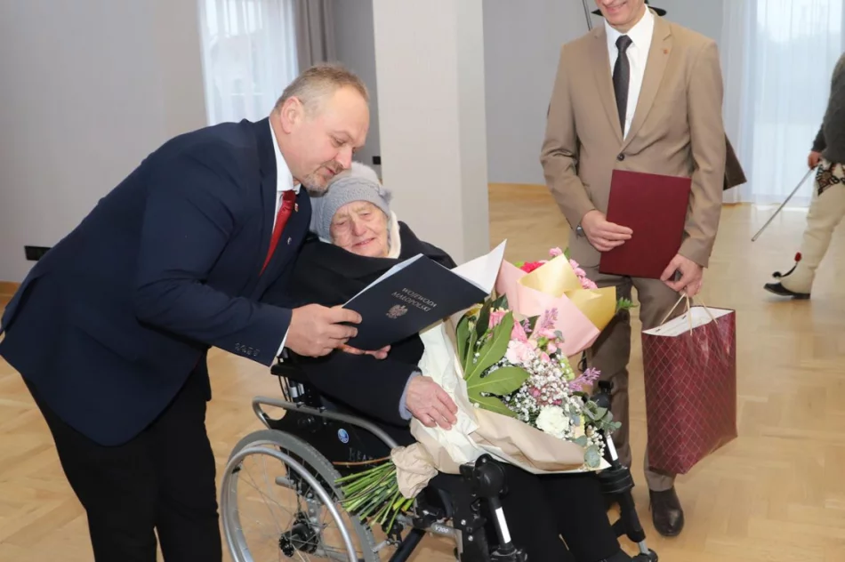 Obchody jubileuszu 100-lecia Czesławy Oleksy z Mordarki - zdjęcie 15