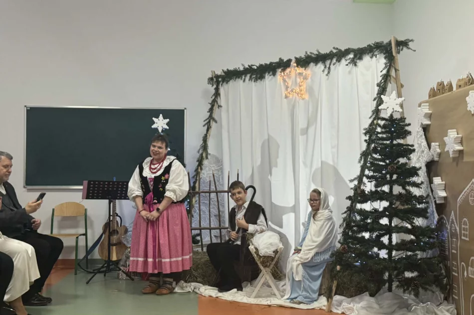 Wigilia w Niepublicznej Szkole Podstawowej Specjalnej „Zielony Zakątek” - zdjęcie 8
