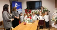 Dzieci z Zespołu Szkół nr 4 z radosną kolędą u Burmistrz Miasta - zdjęcie 2