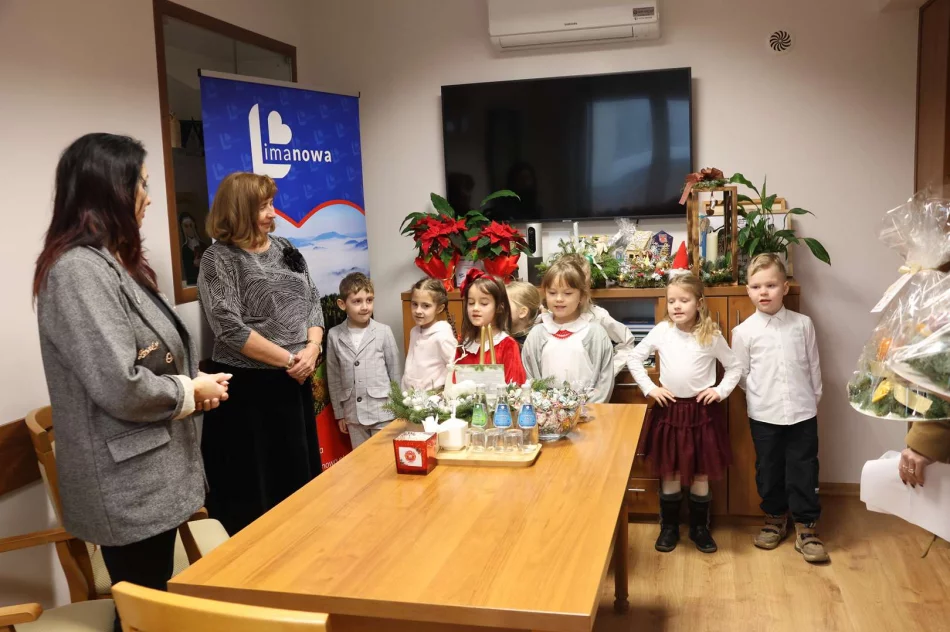 Dzieci z Zespołu Szkół nr 4 z radosną kolędą u Burmistrz Miasta - zdjęcie 2