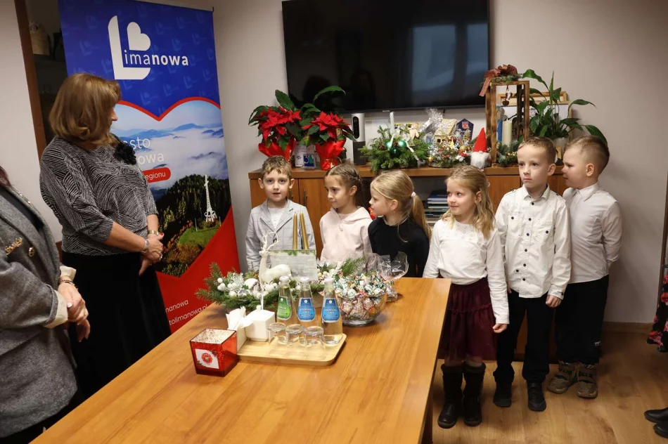 Dzieci z Zespołu Szkół nr 4 z radosną kolędą u Burmistrz Miasta - zdjęcie 7