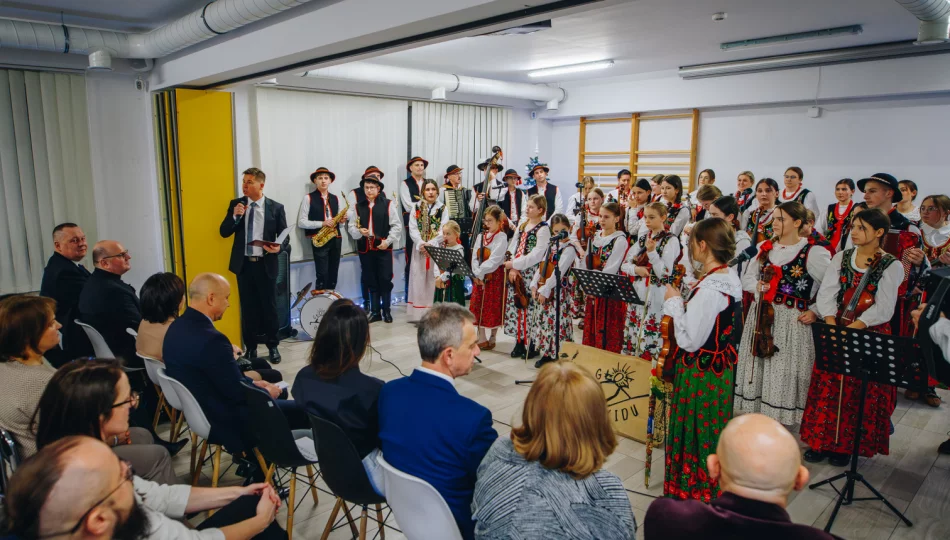 Muzyka, obecność i gesty, które mają znaczenie - Głos Beskidu poruszył serca pacjentów - zdjęcie 1