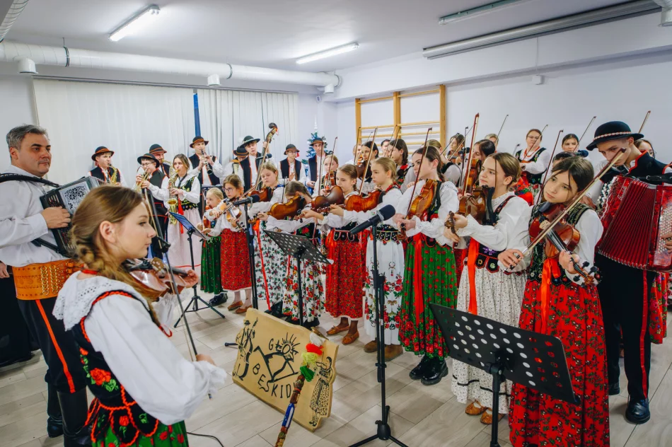 Muzyka, obecność i gesty, które mają znaczenie - Głos Beskidu poruszył serca pacjentów - zdjęcie 8