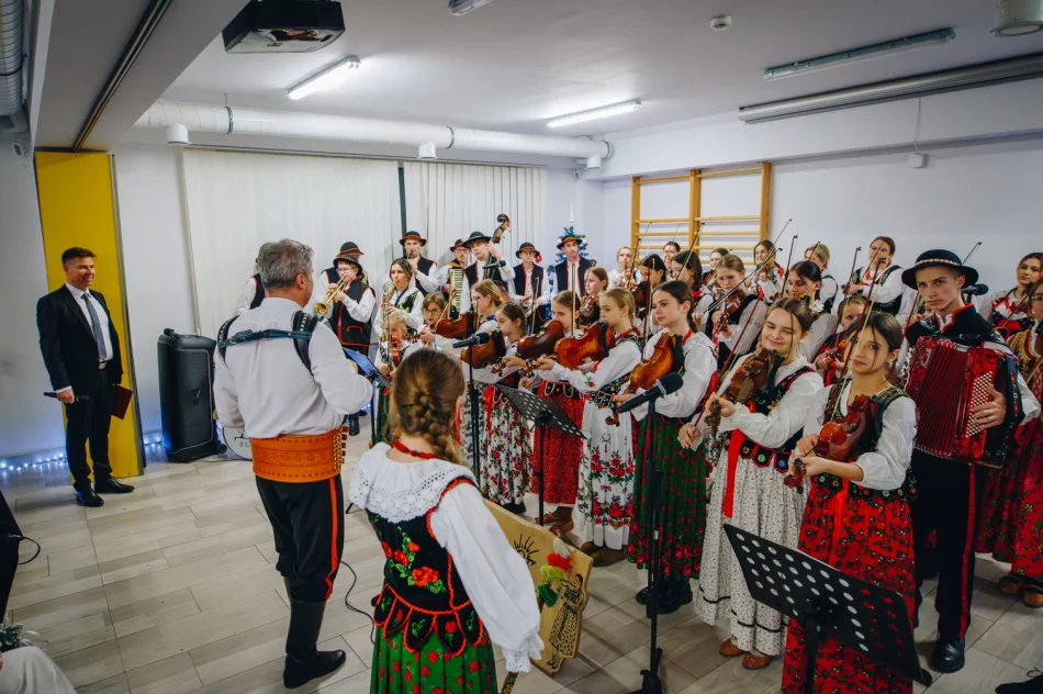 Muzyka, obecność i gesty, które mają znaczenie - Głos Beskidu poruszył serca pacjentów - zdjęcie 9